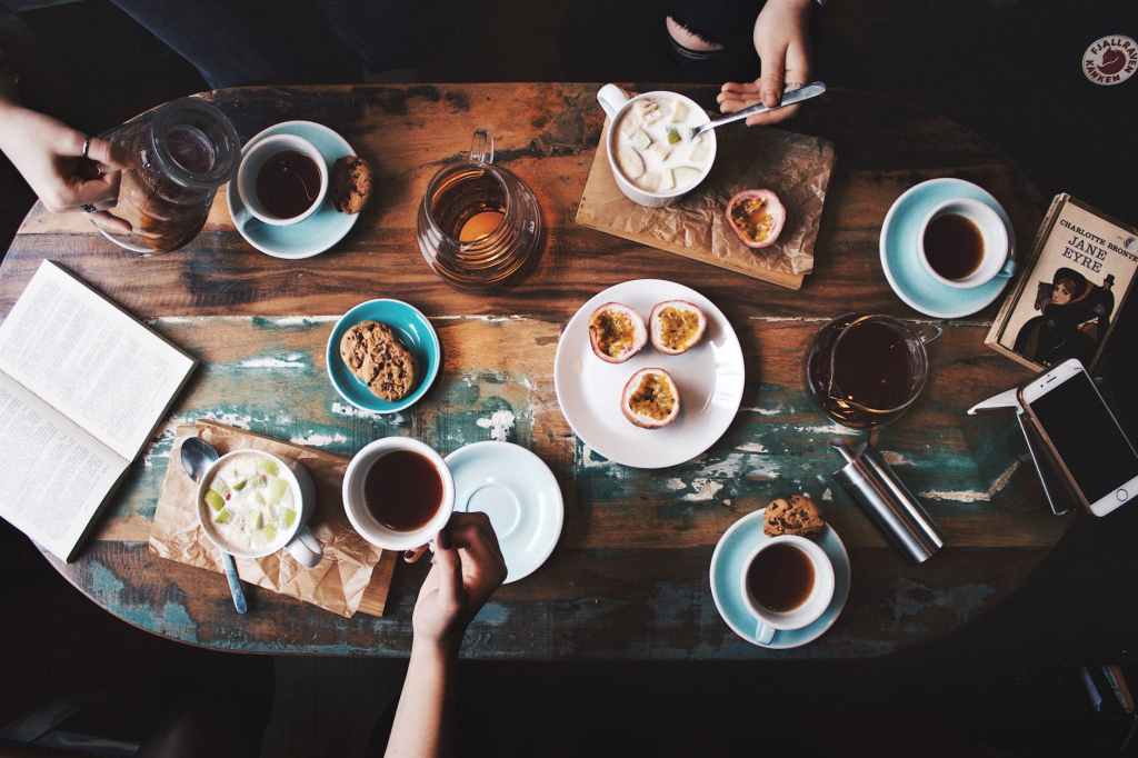 Wspólne Posiłki – Dlaczego Są Ważne i Jak Je Wprowadzić do Codzienności
